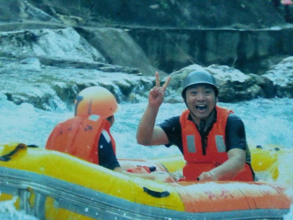 杰凱全體家人清遠(yuǎn)漂流玩樂(lè)中